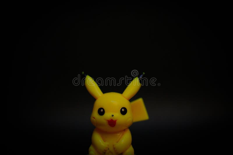 Retrato De Brinquedo Pokemon Sobre Fundo Preto Foto Editorial - Imagem de  banheiro, conceito: 211573206