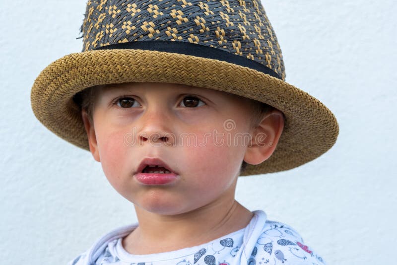Retrato De Criança Disfarçado De Pirata Foto de Stock - Imagem de  expressivo, olho: 163859428