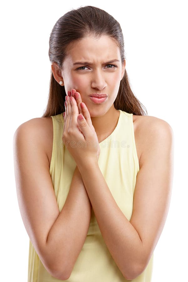 Retrato de estudio y mujer con dolor por descomposición dental e inflamación para la infección. persona femenina de bienestar fotos de archivo