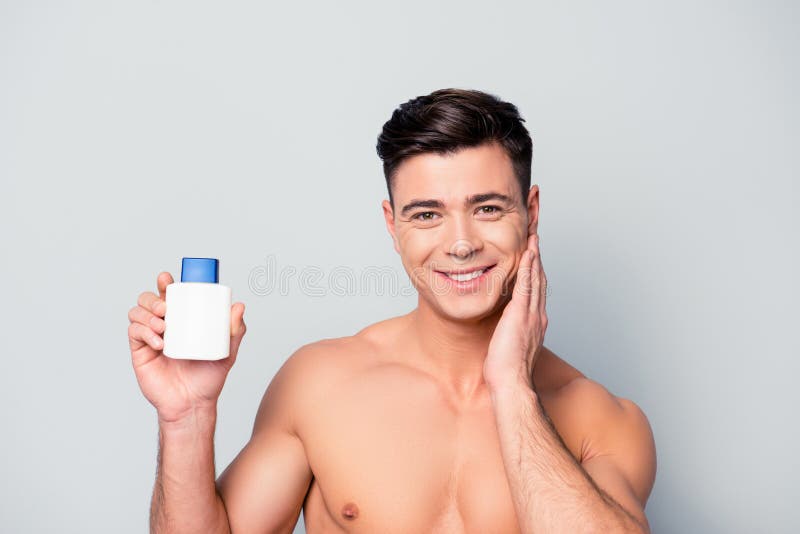 Retrato de gu considerável satisfeito satisfeito alegre entusiasmado feliz imagem de stock Retrato de gu considerável satisfeito satisfeito alegre entusiasmado feliz imagem de stock