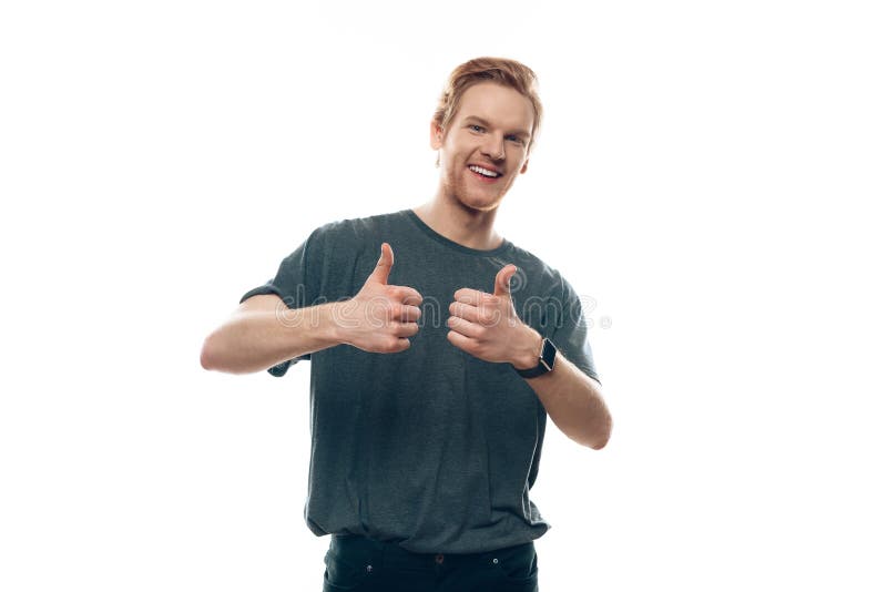 Retrato de Guy Double Thumbs Up feliz sonriente foto de archivo Retrato de Guy Double Thumbs Up feliz sonriente foto de archivo