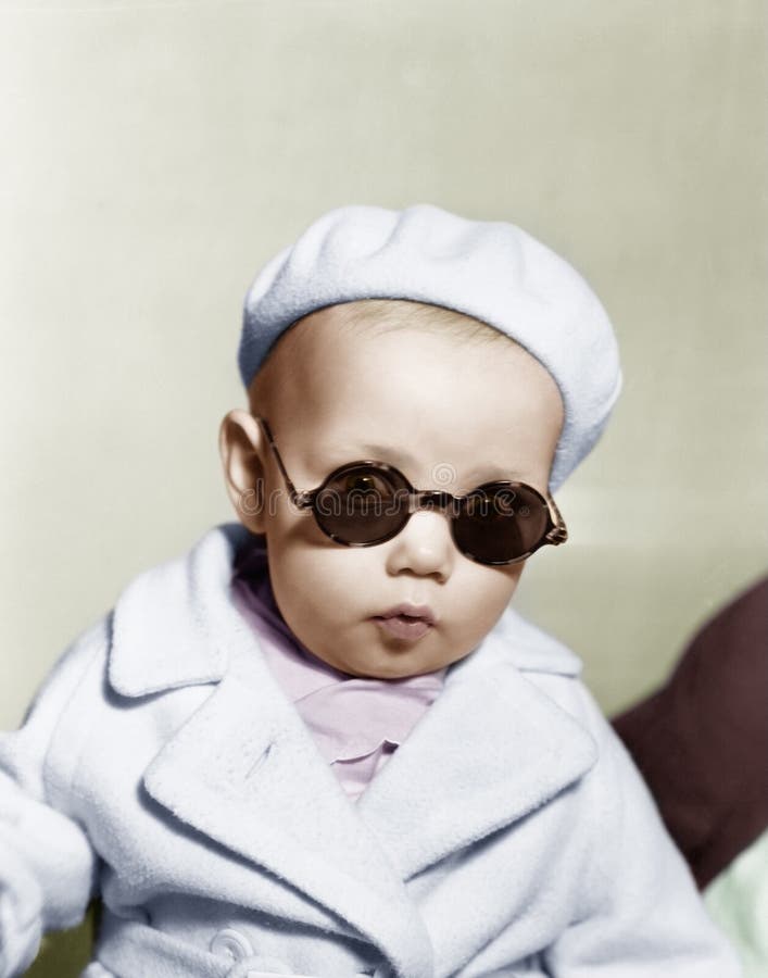 Retrato De La Y De Las Gafas De Sol Que Llevan Del Bebé Foto de - de divertido, bebés: 52005330