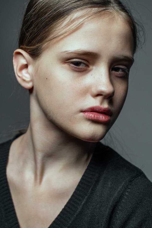 Retrato De La Cara Del Primer De La Mujer Joven Sin Maquillaje Imagen de  archivo - Imagen de pureza, pista: 71066589
