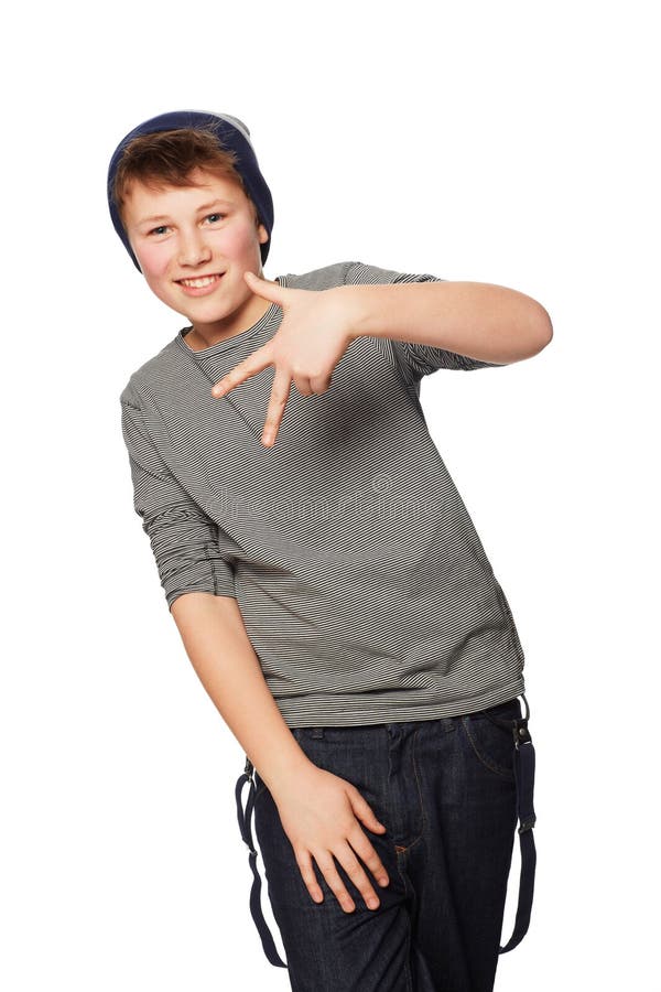 Retrato de la moda y gesto de la mano con un niño en un estudio aislado en un fondo blanco para el estilo. sonreír de cadera o fotografía de archivo libre de regalías