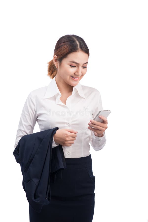 Retrato de la mujer de negocios asiática joven hermosa que usa el pH móvil foto de archivo Retrato de la mujer de negocios asiática joven hermosa que usa el pH móvil foto de archivo