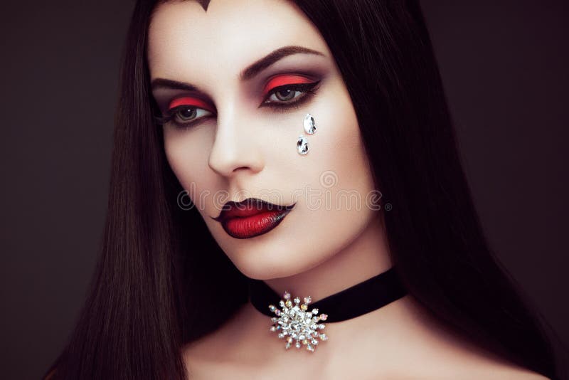 Retrato De La Mujer Del Vampiro De Halloween Imagen de archivo - Imagen de  pelo, peinado: 101255595