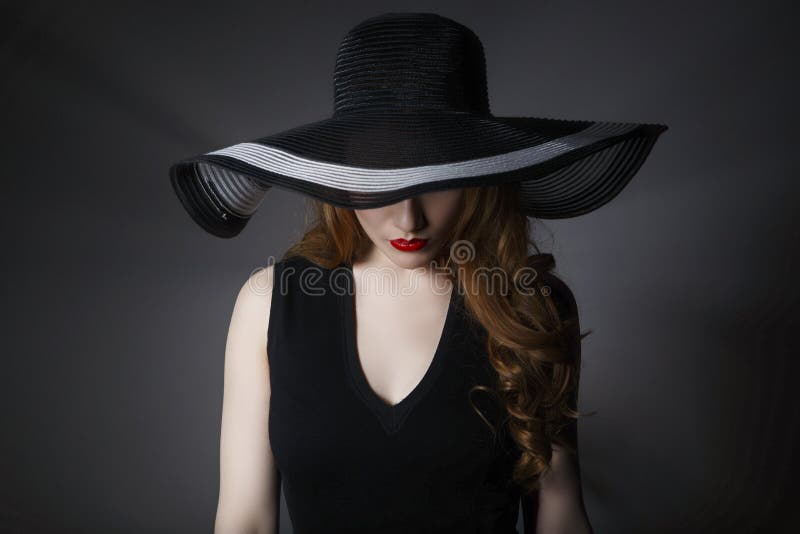 parque Natural Abultar horno Retrato De La Mujer Elegante En Sombrero Negro Y Vestido Foto de archivo -  Imagen de hembra, encantador: 68207904