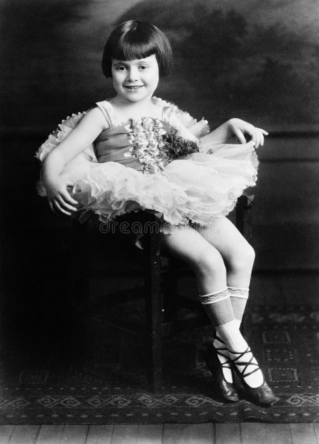 Retrato de la niña en traje del ballet (todas las personas representadas no son vivas más largo y ningún estado existe Garantías imagen de archivo libre de regalías Retrato de la niña en traje del ballet (todas las personas representadas no son vivas más largo y ningún estado existe Garantías imagen de archivo libre de regalías