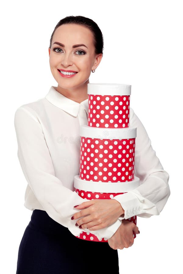Retrato de las cajas de regalo jovenes de la tenencia de la mujer de negocios imágenes de archivo libres de regalías Retrato de las cajas de regalo jovenes de la tenencia de la mujer de negocios imágenes de archivo libres de regalías