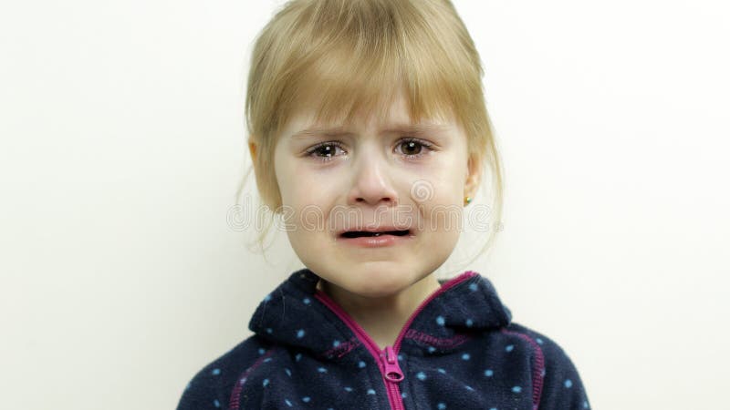 Rosto de mulher de perfil com lágrimas nos olhos, retrato de quadrinhos de  menina chorando