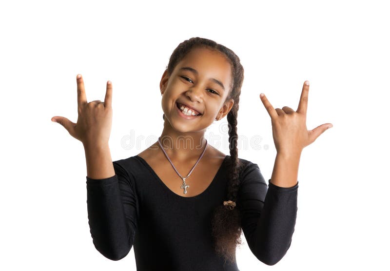 Foto de Retrato De Menina Sério Pele Escura Bonita Sem Maquiagem Em Um  Fundo Branco e mais fotos de stock de Afro - iStock