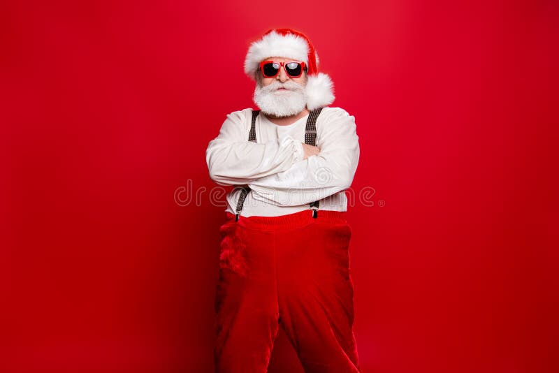 Retrato de Papá Noel confiado contento decisivo elegante que lleva a sui imagen de archivo Retrato de Papá Noel confiado contento decisivo elegante que lleva a sui imagen de archivo