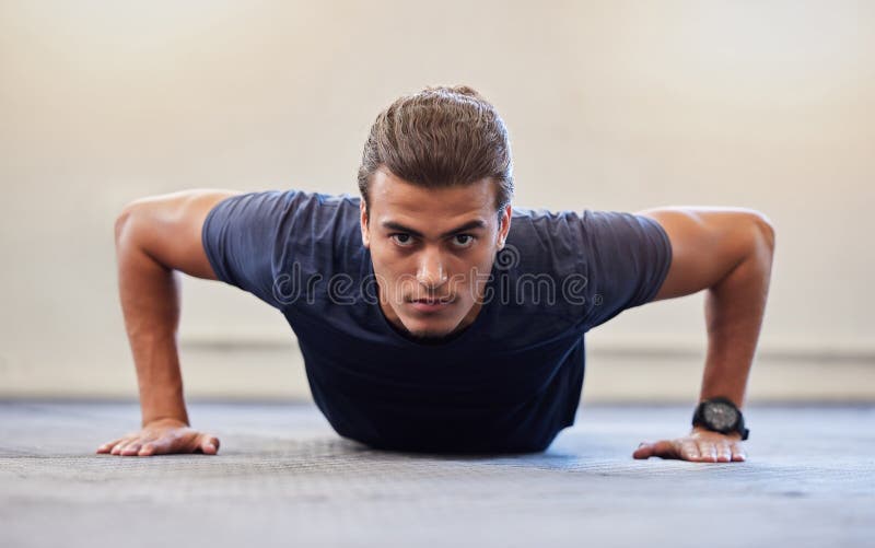 Equipe De Profissionais Para Exercícios E Treinamento. Atletas, Homens E  Mulheres Juntos Para Foto de Stock - Imagem de potência, diversidade:  277635494