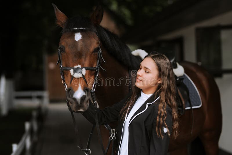 Retrato, De, Sorrindo, Femininas, Jockey, Ficar, Por, Cavalo, Em