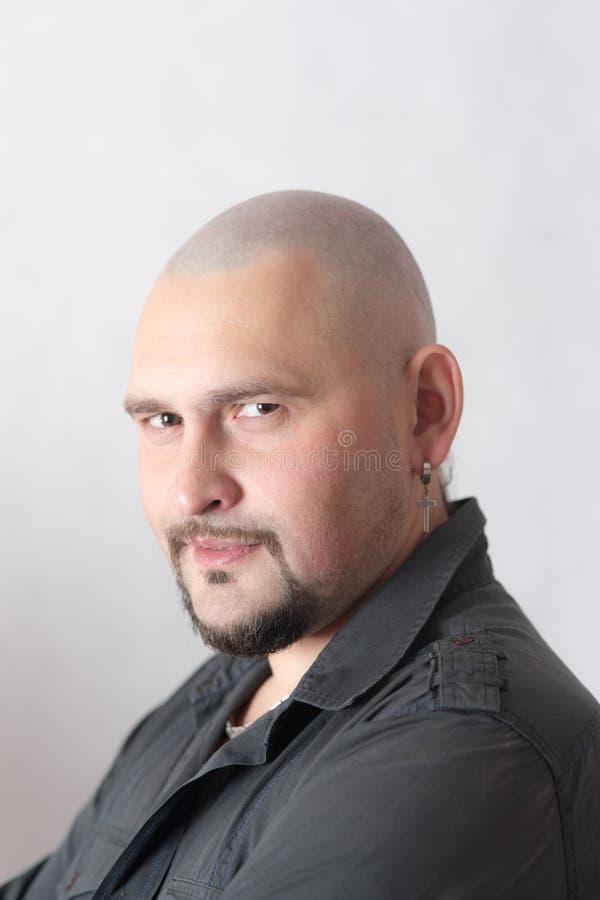 Retrato de um homem calvo imagens de stock royalty free Retrato de um homem calvo imagens de stock royalty free
