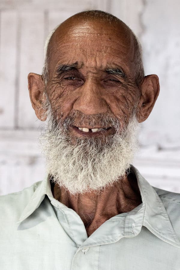 Retrato de um homem paquistanês idoso imagens de stock Retrato de um homem paquistanês idoso imagens de stock