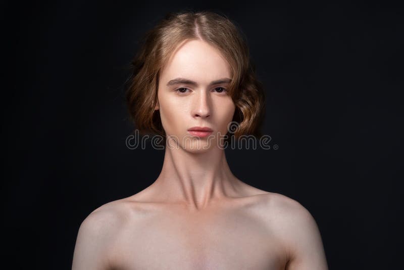 Retrato de um jovem atraente Modelo Androgyn imagens de stock