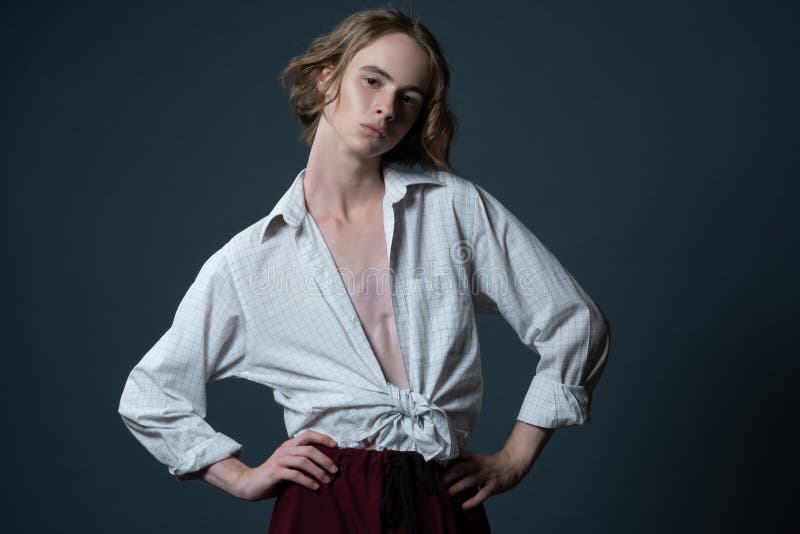 Retrato de um jovem atraente Modelo Androgyn imagem de stock royalty free