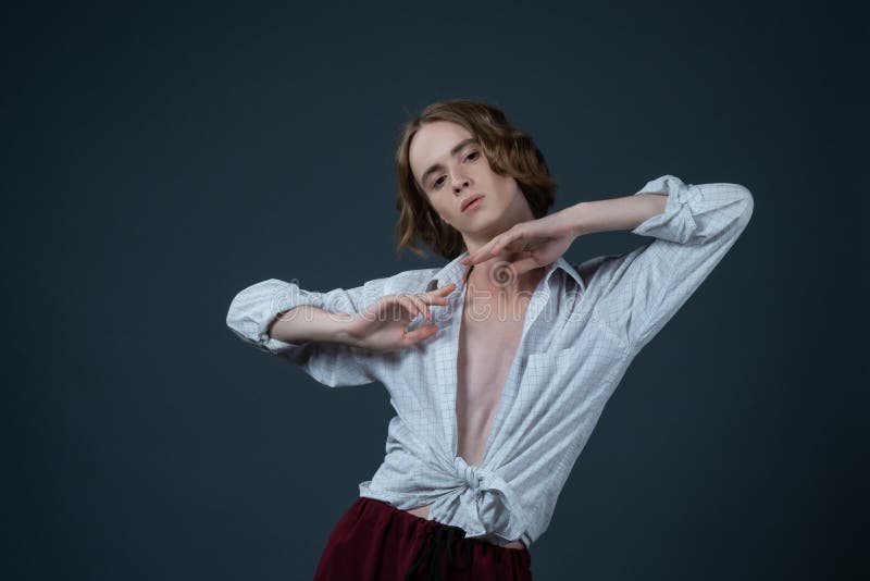 Retrato de um jovem atraente Modelo Androgyn foto de stock