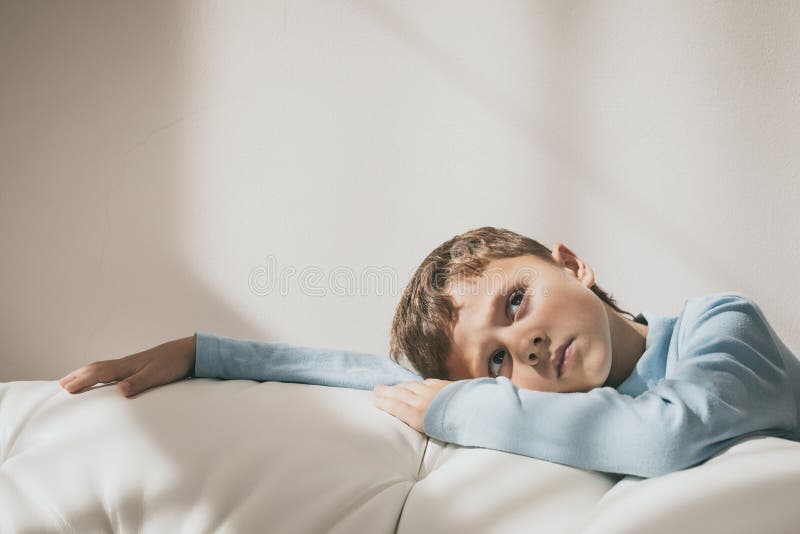 Retrato De Um Menino Triste Novo Imagem De Stock Imagem De Penoso