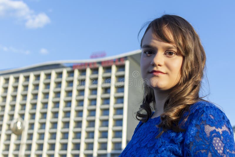 Retrato De Uma Garota Bonita Sem Maquiagem Em Uma Consulta De Beleza Imagem  de Stock - Imagem de frasco, adolescente: 256243983