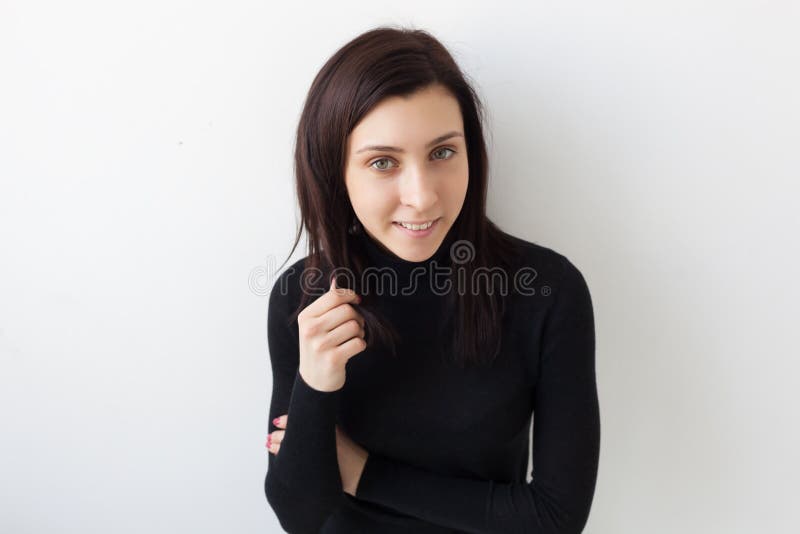 Retrato de uma mulher feliz bonita imagem de stock royalty free Retrato de uma mulher feliz bonita imagem de stock royalty free