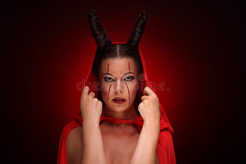 Retrato de un diablo con los cuernos fantasía Proyecto del arte Víspera de Todos los Santos fotos de archivo Retrato de un diablo con los cuernos fantasía Proyecto del arte Víspera de Todos los Santos fotos de archivo