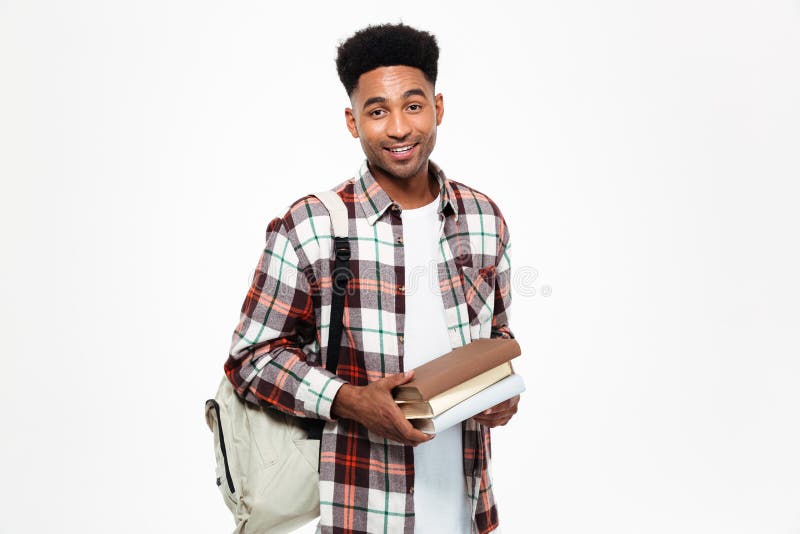 Retrato de un estudiante masculino africano joven feliz fotos de archivo libres de regalías