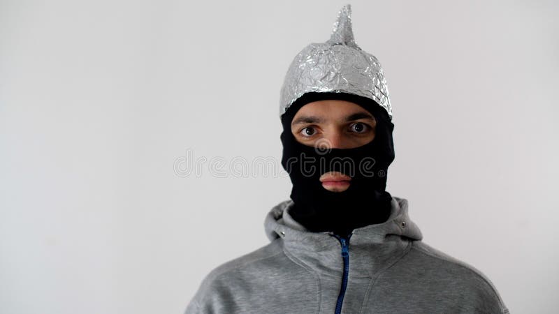 Retrato De Hombre Con Balaclava Negra Y Casco De Esquí Foto de