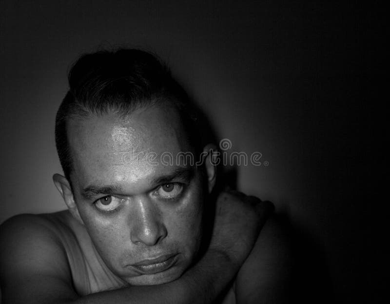 Retrato de un hombre hermoso Foto blanco y negro de Pekín, China Fondo imagen de archivo libre de regalías Retrato de un hombre hermoso Foto blanco y negro de Pekín, China Fondo imagen de archivo libre de regalías