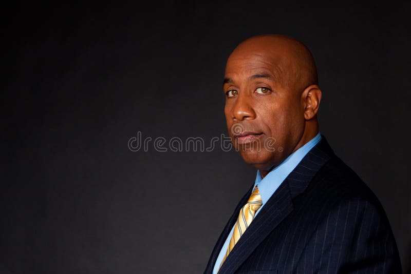 Retrato de un hombre de negocios del afroamericano fotografía de archivo libre de regalías Retrato de un hombre de negocios del afroamericano fotografía de archivo libre de regalías
