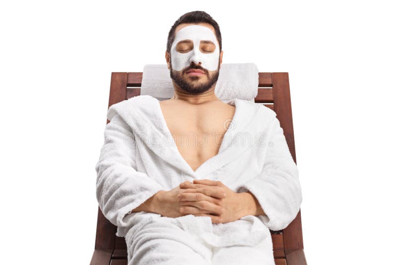 Retrato de un joven con una máscara facial relajante foto de archivo libre de regalías