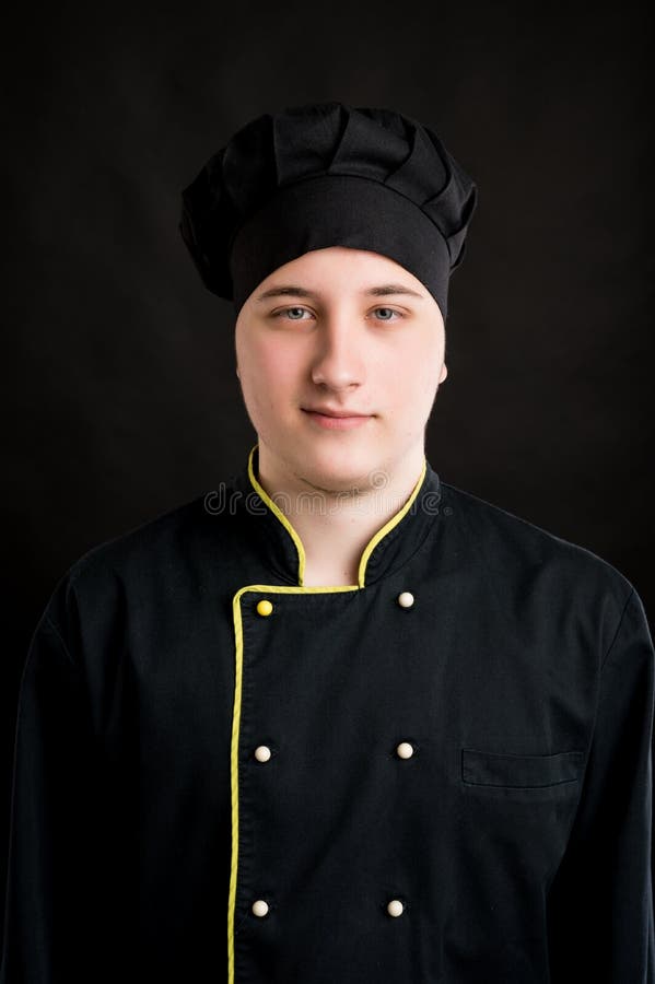 Retrato De Un Joven Vestido Con Traje Negro De Chef Foto de - Imagen de industria, estudio: 188181790