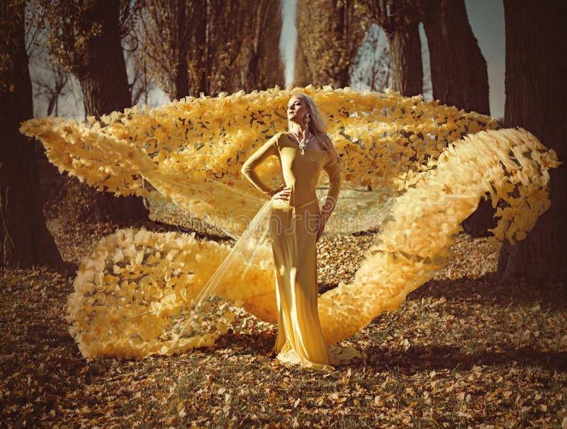 Retrato de un rubio llevando un vestido florido, de oro