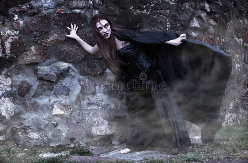 Retrato de una joven bruja fotografía de archivo