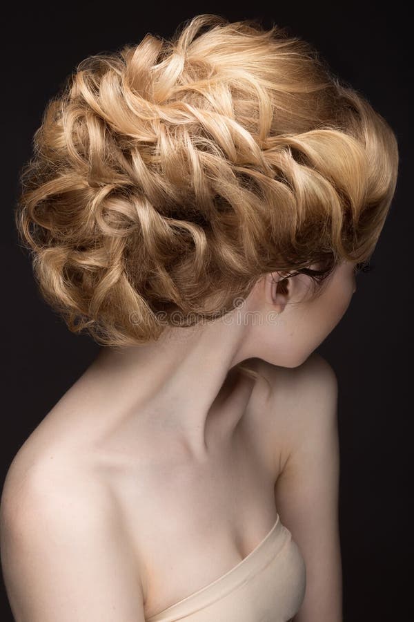 Retrato de una mujer rubia hermosa en la imagen de la novia Cara de la belleza fotos de archivo Retrato de una mujer rubia hermosa en la imagen de la novia Cara de la belleza fotos de archivo