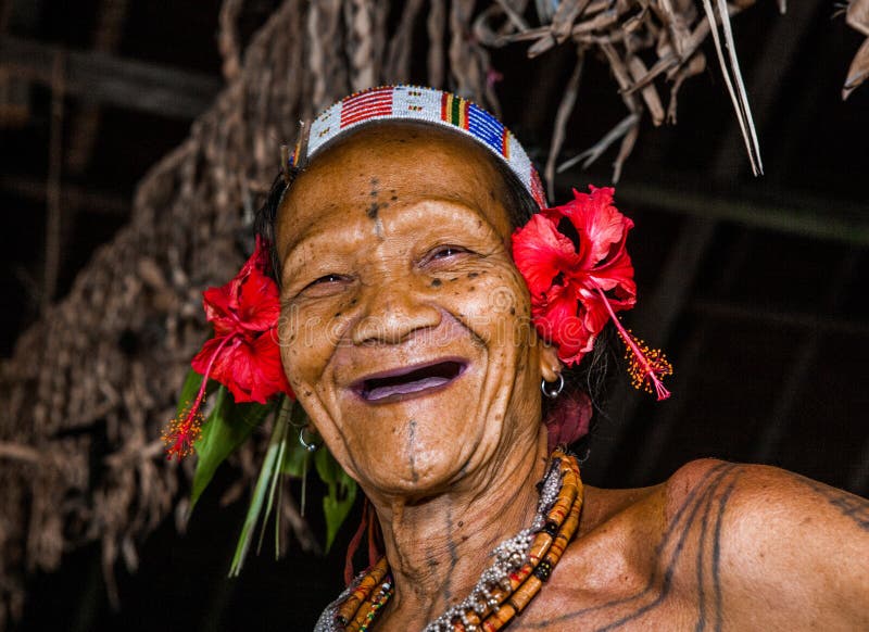 Danza Ritual De La Danza De La Tribu  De Mentawai  De Los 