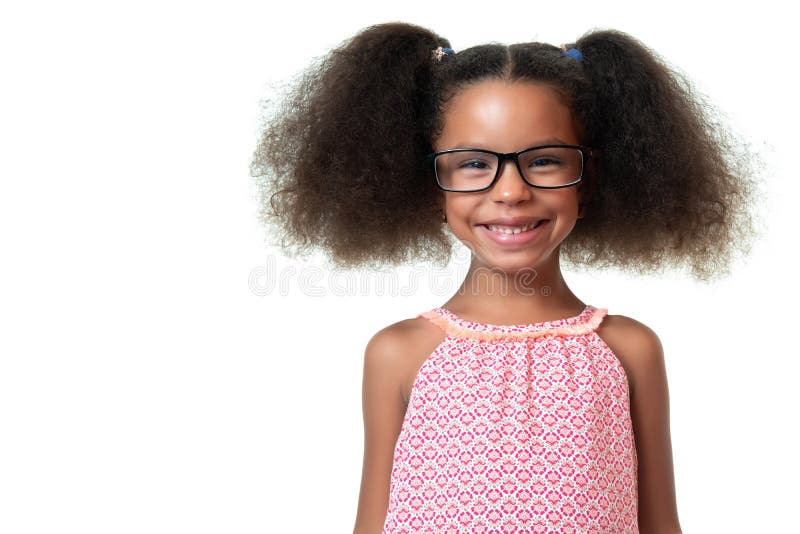 Retrato de vidros vestindo de uma menina afro-americano bonito imagem de stock royalty free Retrato de vidros vestindo de uma menina afro-americano bonito imagem de stock royalty free