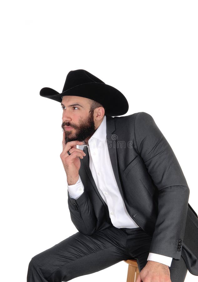 Un Hombre Con Barba Y Bigote Con Sombrero De Pirata. Fotos, retratos,  imágenes y fotografía de archivo libres de derecho. Image 207655460