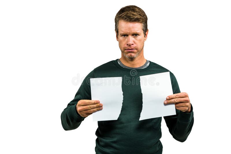 Retrato del hombre serio que lleva a cabo documentos rasgados foto de archivo libre de regalías Retrato del hombre serio que lleva a cabo documentos rasgados foto de archivo libre de regalías