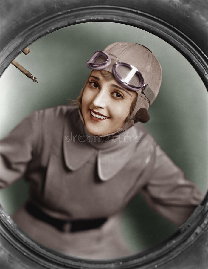 Retrato del piloto de sexo femenino (todas las personas representadas no son vivas más largo y ningún estado existe Garantías del imagenes de archivo Retrato del piloto de sexo femenino (todas las personas representadas no son vivas más largo y ningún estado existe Garantías del imagenes de archivo