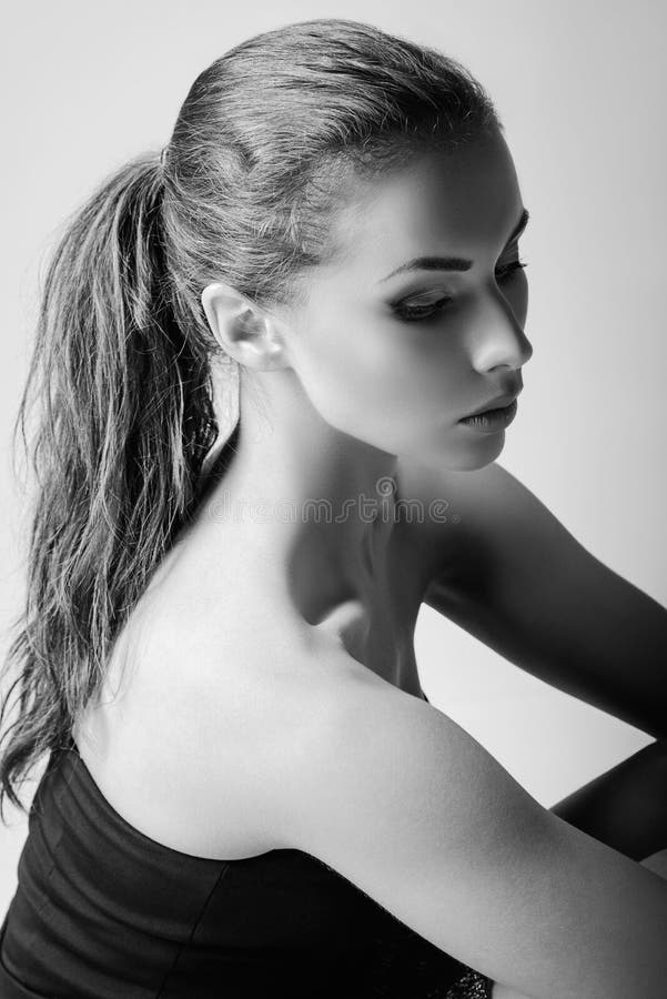 Retrato del primer de la mujer joven triste hermosa Rebecca 36 imágenes de archivo libres de regalías Retrato del primer de la mujer joven triste hermosa Rebecca 36 imágenes de archivo libres de regalías