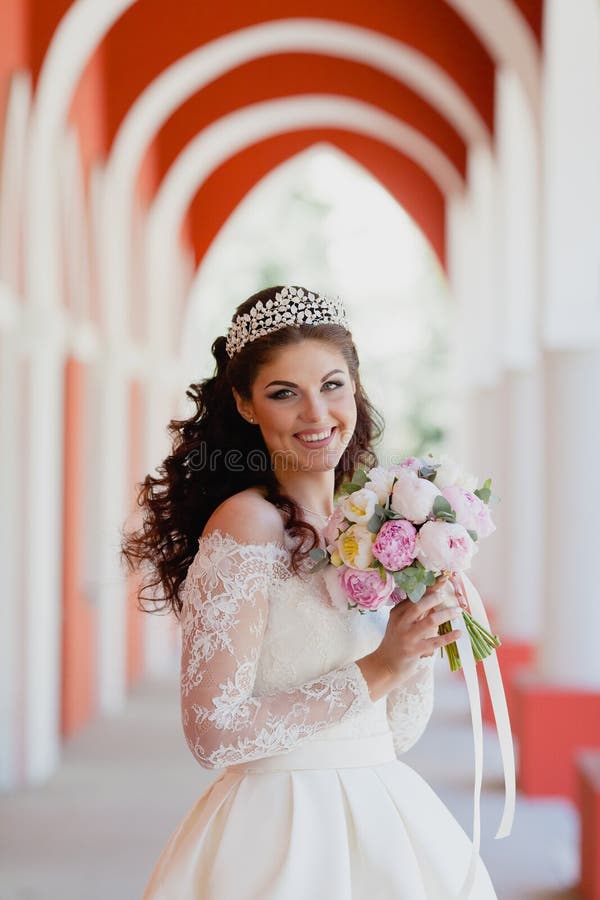 Retrato del primer de la novia muy hermosa imagenes de archivo Retrato del primer de la novia muy hermosa imagenes de archivo