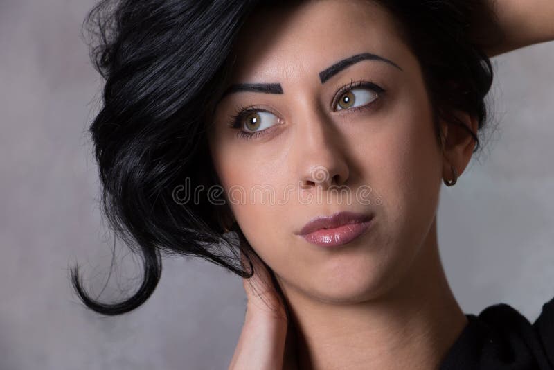 Mujer Con El Pelo Negro Largo Sano Lujuriante Foto De