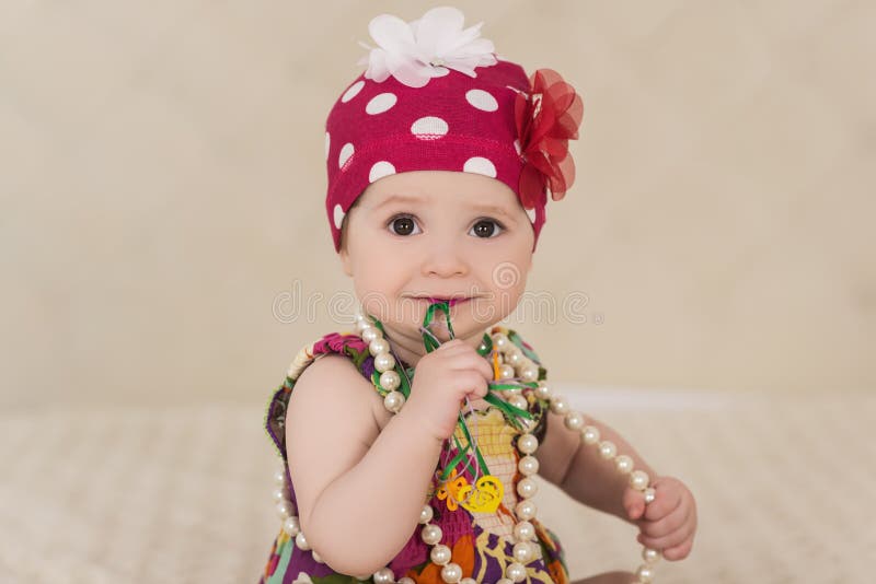 Retrato do bebê de sorriso adorável foto de stock royalty free Retrato do bebê de sorriso adorável foto de stock royalty free