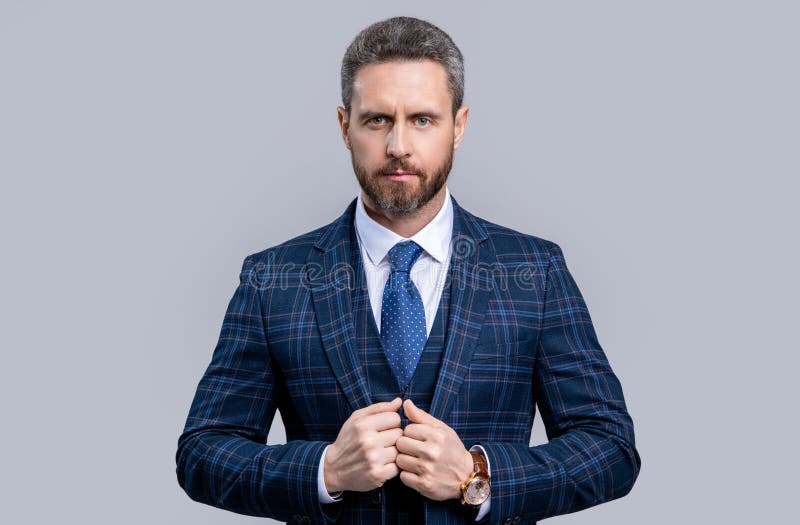 Retrato Do Empresário Usando Vestimenta Formal Em Estúdio. Foto De Homem De  Negócios Usando Vestimenta Formal. Imagem de Stock - Imagem de cara,  adulto: 265620089