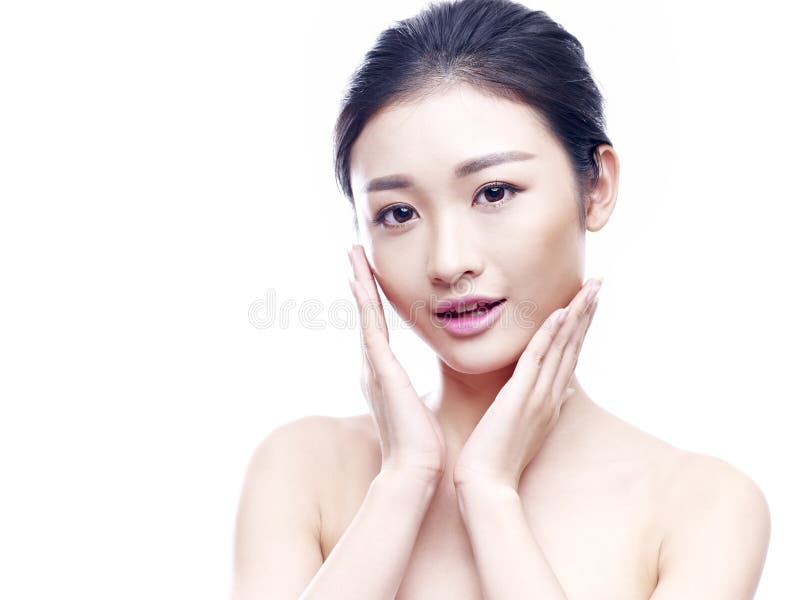 Retrato de estúdio de uma jovem asiática imagens de stock royalty free