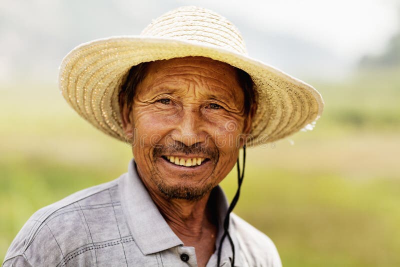 Retrato do fazendeiro de sorriso, província de China rural, Shanxi foto de stock Retrato do fazendeiro de sorriso, província de China rural, Shanxi foto de stock