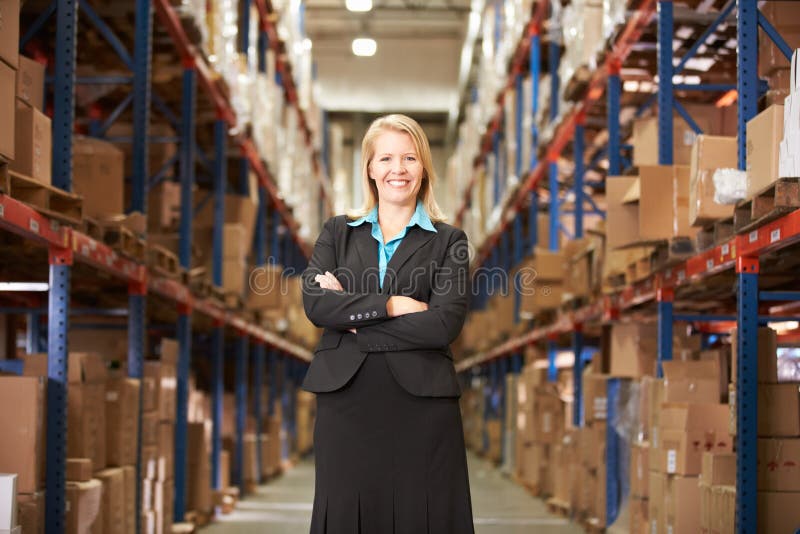 Retrato do gerente fêmea In Warehouse fotos de stock Retrato do gerente fêmea In Warehouse fotos de stock