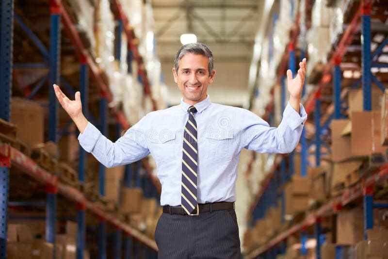 Retrato do gerente In Warehouse fotografia de stock royalty free Retrato do gerente In Warehouse fotografia de stock royalty free